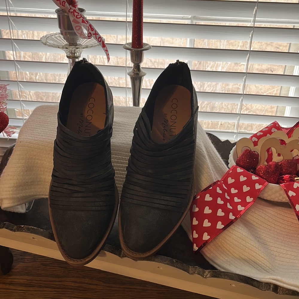 Matisse
Coconuts Gray Low Booties - Women's size 8.5 - Picture 2 of 5